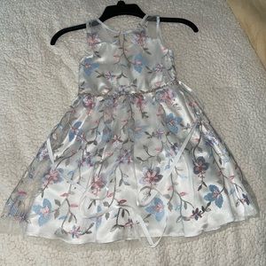 Beautiful child’s dress in great condition!